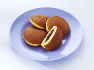 Dorayaki: Simfoni Manis dari Jepang, Lebih dari Sekadar Kue Doraemon