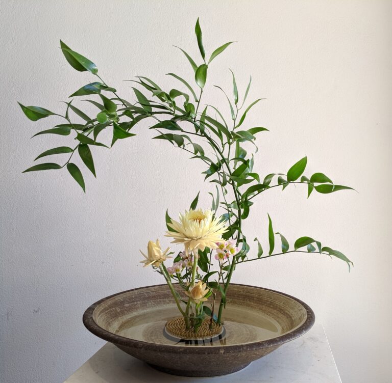 Ikebana: Seni Merangkai Bunga yang Melampaui Keindahan Visual