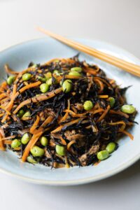 Salad Hijiki: Kekayaan Laut dalam Setiap Gigitan