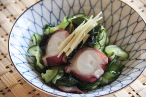 Sunomono: Salad Acar Jepang yang Menyegarkan dan Sehat
