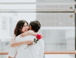 Seni Memberi: Lebih dari Sekadar Barang, Kado Adalah Bahasa Cinta dan Apresiasi