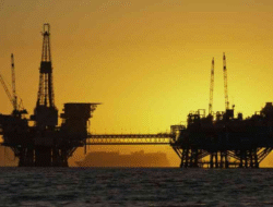 Harga Minyak Dunia Tergelincir Akibat Stok AS Melonjak